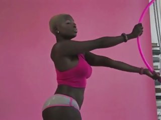 成熟的女性与大锡乱搞和吞咽精子